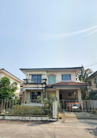 ชัยพฤกษ์ บางปลา 123/407รายละเอียดบ้านเดี่ยว หมู่บ้านชัยพฤกษ์ บางปลา  1. พื้นที่กว้างขวาง: บ้านเดี่ยว 2 ชั้น ขนาด 58.5 ตารางวา พื้นที่ใช้สอย 140 ตารางเมตร เหมาะสำหรับครอบครัว  2. ฟังก์ชันครบครัน: 3 ห้องนอน 3 ห้องน้ำ พร้อมพื้นที่จอดรถ 2 คัน  3. การออกแบบดีเยี่ยม: บ้านหันหน้าทางทิศเหนือ รับแสงแดดอ่อน ๆ ช่วงเช้า ไม่ร้อนตลอดวัน  4. ถนนกว้างสะดวกสบาย: ถนนเมนกว้าง 10 เมตร และถนนหน้าบ้าน