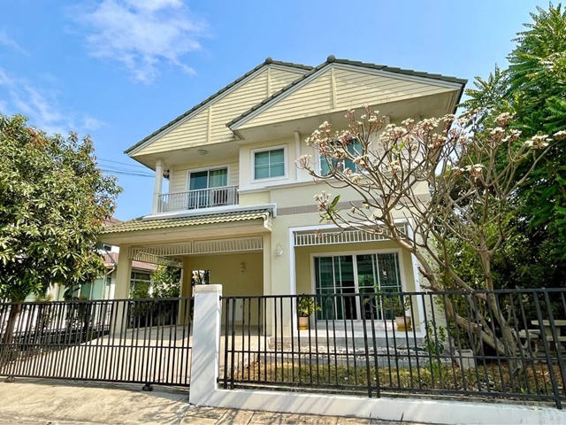 พร้อมเฟอร์ APL สุวรรณภูมิ 4.6 กม.ม.พระจอมเกล้าเจ้าลาดกระบัง 2 กม.ให้เช่าบ้าน 2 ชั้น 3นอน 3น้ำ 60ตร.วา.250ตร.ม. 