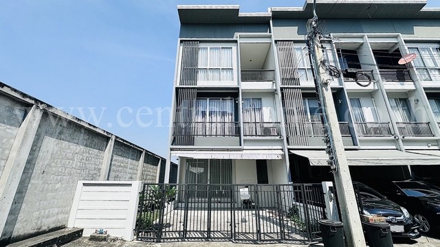 ทาวน์โฮม 3 ชั้น สัมมากร อเวนิว รามอินทรา - วงแหวน ราคาถูก
