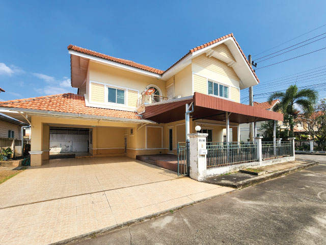 ขายบ้านพร้อมที่ดิน เนื้อที่64.60 ตารางวา หมู่บ้านรินรดา ตำบลไชยสถาน อำเภอสารภี จังหวัดเชียงใหม่ บ้านทำเลดีติดหัวมุม พื้นที่ใช้สอยกว้างขวาง เหมาะกับผู้อยู่อาศัยหรือปล่อยเช่าสร้างรายได้ให้กับคุณแล้ววันนี้ ขายบ้านพร้อมที่ดิน เนื้อที่ 64.6 ตารางวา หมู่บ้านรินรดา  ขายต่ำกว่าราคาประเมิน ทำเลดี ติดหัวมุม ฮวงจุ้ยดี    มี 2 ชั้น 3 ห้องนอน 4 ห้องน้ำ 1 ห้องนั่งเล่น 1  ห้องค