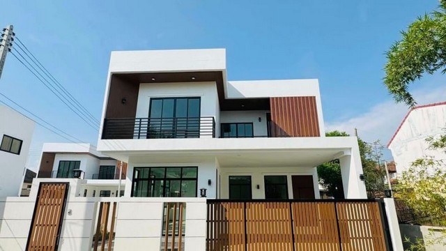 พูลวิลล่าสร้างใหม่ 2 ชั้น สไตล์โมเดิร์น แม่เหียะ          