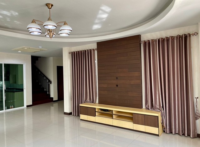 ขายบ้านเดี่ยว 2ชั้น มบ.กรีนวิลล์บิชบางแสน ขนาด 80ตรว 5นอน เฟอร์นิเจอร์บิ้วอิน ใกล้ทะเลบางแสน เขาสามมุก ใกล้มหาลัยบูรพา ต.แสนสุข ชลบุรี