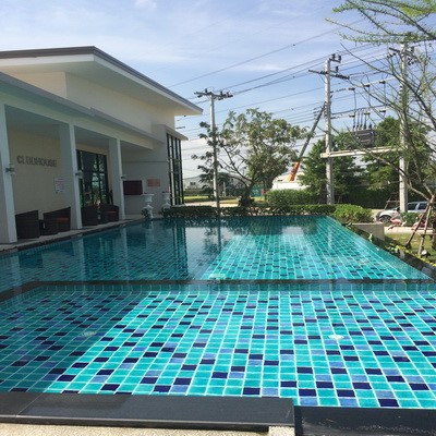 ทาวน์โฮม 2ชั้น 4 ห้องนอน 3 ห้องน้ำ Casa City Bangna ( คาซ่า ซิตี้ บางนา ) ใกล้เมกะ บางนา เพียง 1 กม. เท่านั้นทาวน์เฮ้าส์ 2 ชั้น  22 ตร.ว พื้นที่ใช้สอย : 109 ตร.ม.-4  ห้องนอน 3 ห้องน้ำ ต่อเติมห้องครัว และโรงจอดรถเรียบร้อย-ตกแต่งสวยพร้อมเฟอร์นิเจอร์ครบทุกห้อง-จอดรถได้ 2 คัน-หน้าบ้านไม่ชนใคร ติดริมสวน-ทิศใต้ลมดีตลอดทั้งปี-แอร์ 5 เครื่อง ระบบ Investor ประหยัดไฟฟ้าจุดเด่นโครงการ- เพดานสูง โปร่ง สบา