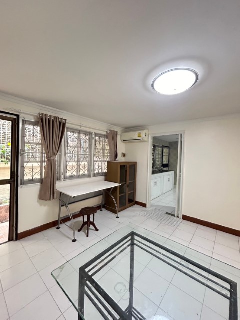 ให้เช่าโฮมออฟฟิศใกล้BTSปุณณวิถี800เมตร2ชั้น2ห้องทะลุกัน384ตรม.5นอน4น้ำแอร์8เครื่องเฟอร์ครบจอดรถ3คันใกล้ห้างTruedigital ถ.สุขุมวิท101/1