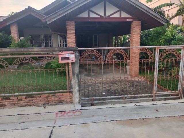 ขายด่วนบ้านเดี่ยวชั้นเดียว มบ.ปรีชาล้ำเพชร รามคำแหง 76 ใกล้ MRT และ The mall บางกะปิ ถนนรามคำแหง76ที่ตั้ง : บ้านปรีชาล้ำเพชร ถนนรามคำแหง76  แขวงหัวหมาก  เขตบางกะปิ กรุงเทพฯ 10240รายละเอียด -บ้านเดี่่ยวพร้อมสนามหญ้า เนื้อที่ 55 ตร.ว. 3 ห้องนอน 2 ห้องน้ำ 1 ห้องนั่งเล่น 1 ห้องครัว จอดรถได้ 2 คัน-เหมาะปลูกบ้านพักอาศัย-ติดถนนรามคำแหง ใกล้ The mall บางกะปิ-ใกล้รถไฟฟ้าสายสีเหลืองและสีส้ม, ทาง