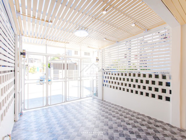 ขายทาวน์โฮม 2 ชั้น หมู่บ้านสินธร ถนนแฮปปี้แลนด์ มินิมอลสไตล์ ใกล้เดอะมอลล์บางกะปิ ใกล้รถไฟฟ้าสายสีเหลือง