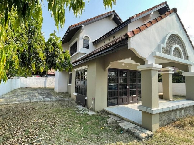 LV53037 ให้เช่าบ้านเมืองเอก โครงการ 5 ตกแต่งบ้านสไตล์โมเดิร์นยุคใหม่ ใช้โทนสีกลาง สบายสายตา