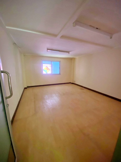 โลตัส ลาดพร้าว101 900ม. ถูกที่สุด ตลาดนครไทย 900 ม. MRTลาดพร้าว 101 1กม. 8นอน ทำเลดี ใจกลางเมือง อาคารพาณิชย์ 4 ชั้น 5 น้ำ 18 ตร.วา