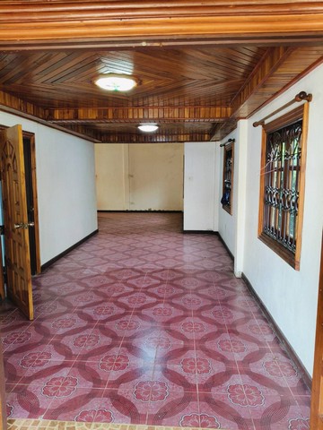 ขายด่วนบ้านไม้สัก 2 ชั้น  ที่เชียงราย บ้านเรือนไม้สักตกแต่งด้วยงานศิลปะอย่างสวยงาม  อยู่ในตัวเมืองเวียงป่าเป้า