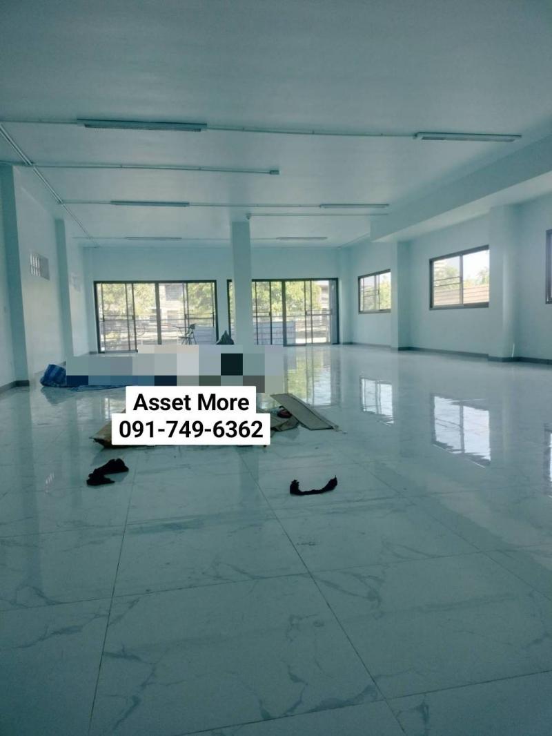 ปล่อยเช่า  ตึกเดี่ยวอาคารพาณิชย์  3 ชั้น ( ติดถนน ) รีโนเวทใหม่เอี่ยม  ขนาด520 ตรม. จอดรถได้ 5 คัน