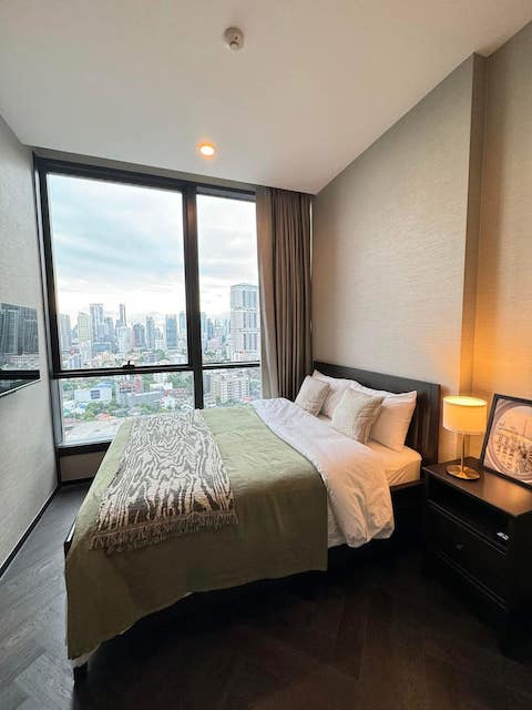 The Esse Sukhumvit 36 spacious private quiet 16th floor BTS Thonglor