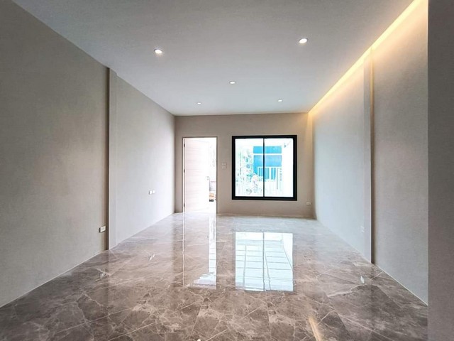 ขายทาวน์เฮ้าส์ 2ชั้น 17 ตร.ว หมู่บ้านยลประภา ซ.ลาดพร้าว101-โพธิ์แก้ว ตกแต่งสวยงามรีโนเวทใหม่ทั้งหลังพร้อมอยู่ ใกล้รถไฟฟ้าสายสีเหลือง