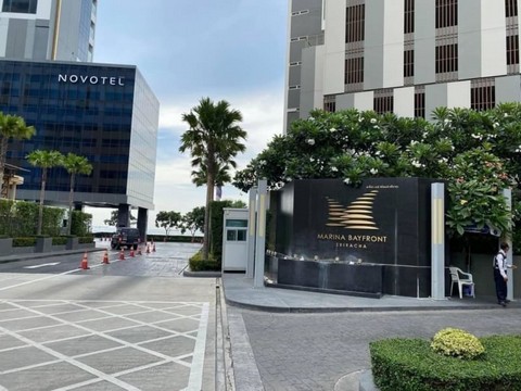 TEL : 092-288 9359 คุณดนิตาLine : https://line.me/ti/p/yxo92dHWP1ขายคอนโด ติดทะเล มารีน่า เบย์ฟร้อนท์ ศรีราชา ห้องใหม่มือ 1 วิวทะเล ขนาดพื้นที่ 86.33 ตารางเมตร2 ห้องนอน 2 ห้องน้ำคอนโด วิวทะเลสุดโรเเมนติก วิวทะเลเต็มๆ ทุกมุมมอง ตึกติดทะเลเมืองศรีราชาสิ่งอำนวยความสะดวก- ลิฟท์- ที่จอดรถ- สระว่ายน้ำ- ห้องสตรีม- โรงยิม/ฟิตเนส- กล้องวงจรปิด(CCTV)- การรักษาความปลอดภัย 24 ชั่วโมง- ประตูอาคารระบบ keycardสถานที่ใกล้เค