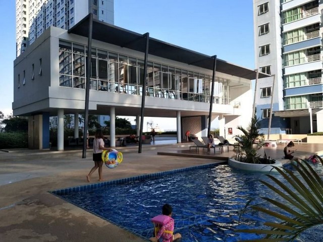 ให้เช่าคอนโดลุมพีนีจอมเทียน ปาร์คบีชรีสอร์ท  ร้านค้าและห้างสรรพสินค้า 