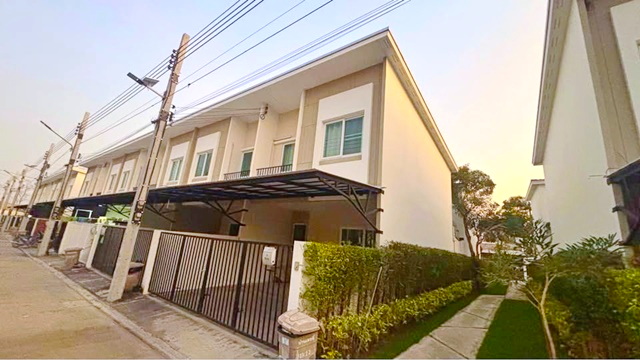 ศรีนครินทร์ 4นอน ทาวน์เฮาส์ 2ชั้นหลังมุม โกลบอลเฮ้าส์ เทพารักษ์ ตลาดหัวถนน 1.4 กม 3น้ำ 26ตร.วา. รร.นานาชาติสิงคโปร์สุวรรณภูมิ 2.2 กม.