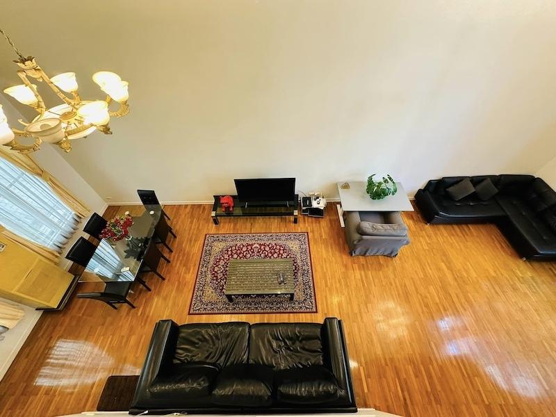 ให้เช่า ทาวน์เฮาส์ 4.5 ชั้น หมู่บ้านกลางกรุง ทองหล่อ สุขุมวิท 55  ขนาด: 300-400 ตร.ม. 4 ห้องนอน, 6 ห้องน้ำ