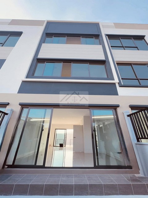 ให้เช่าโฮมออฟฟิต 3 ชั้น ดิสทริค พหลโยธิน-วิภาวดี ทำเลพหลโยธิน-รังสิตคลอง 1 ทำเลดี ใกล้ฟิวเจอร์รังสิต 