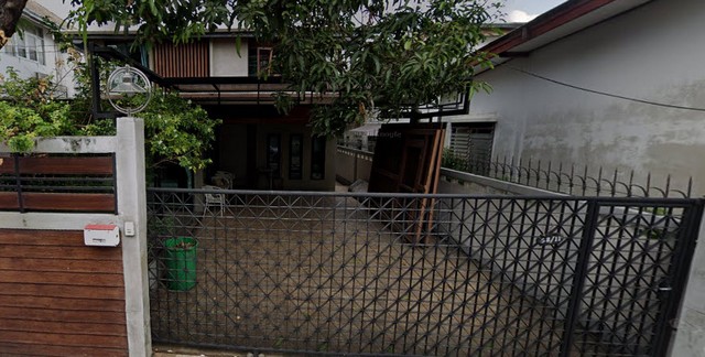 บ้าน บ้านเดี่ยว ลาดพร้าว 41 61 sq.wa 0 Ngan 0 Rai 4 ห้องนอน 11000000 บาท สภาพแวดล้อม-ดี บ้านรีโนเวทเรียบร้อยแล้ว พร้อมอยู่ ทำเลดี ใกล้สิ่งอำนวยความสะดวกมากมาย มีต้นไม้ใหญ่ให้ความร่มรื่น สามารถใช้ทางเข้า-ออกได้หลายทาง และเหมาะสำหรับผู้ที่ต้องการบ้านเด