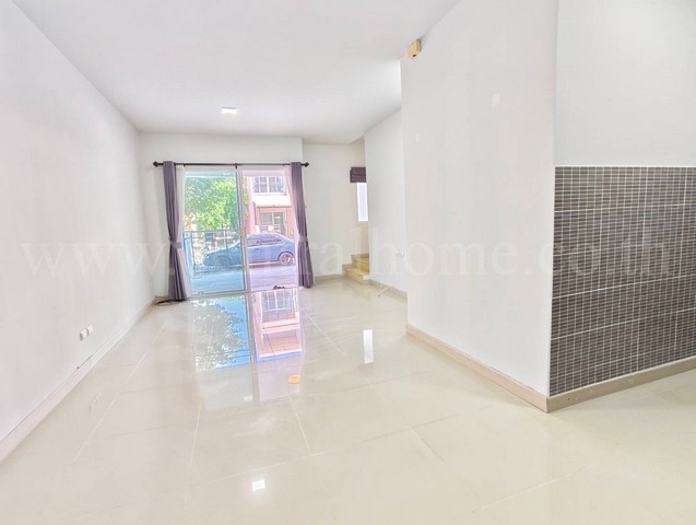 ทาวน์เฮ้าส์ หมู่บ้านซิตี้เซนส์ รามอินทรา ต่อเติมครัว พร้อมอยู่