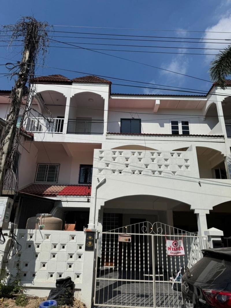 โซนช้างคลาน ขายด่วน 4.9 ล้าน 25.7 ตรว. 4 นอน 3 น้ำ ทาวน์โฮม 3 ชั้น #เชียงใหม่แลนด์ #รีโนเวทใหม่ #อำเภอเมือง #ถนนช้างคลาน