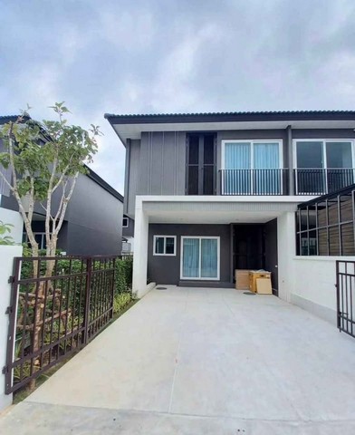 #THR048 For Rent : Chalong, 2-Story Town Home @Supalai Primo, 3 Bedrooms 3 Bathrooms  2-Story Town Home Supalai Primo Chalong- 3 bedrooms - 3 bathrooms- 1 kitchen - 1 living roomFacilities- Park- CCTV camera- Playground- 24 hrs security system Nearby places- Chalong Temple 850 meters- Lotus Chalong 1.9 km.- HomePro Chalong 3.8 km.- Robinson Lifestyle, Chalong Branch, 3.9 km. Price 60,000 baht/month for yearly contract*2 months warranty, 1 month advance-----------#THR048 สำหรับเช่า : ทาวน์โฮม 2 ชั้น ทำเลฉลอง 3 ห้องนอน 3 ห้องน้ำ ทาวน์โฮม 2 ชั้น ศุภาลัย พรีโม่ ฉลอง- 3 ห้องนอน - 3 ห้องน้ำ- 1 ห้องครัว - 1 ห้องรับแขก  สิ่งอำนวยความสะดวก- สวนสาธารณะ- กล้อง CCTV- สนามเด็กเล่น- ระบบรัก