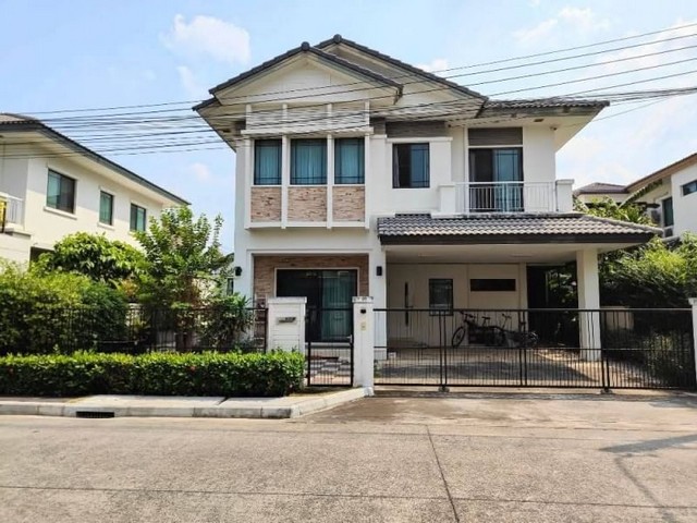 LVpop53047 ให้เช่า บ้านเดี่ยว หมู่บ้านมัณฑนา เลค วัชรพล ถนนสุขาภิบาล 5 ทำเลดี บ้านสวย เฟอร์ครบ พร้อมอยู่ราคาเช่า : 65,000 บาท (รวมค่าส่วนกลาง และ อินเตอร์เน็ตฟรี)ที่ตั้ง : ถนนสุขาภิบาล ๕ แขวงออเงิน เขตสายไหม กรุงเทพมหานคร 10220ชื่อโครงการ : มัณฑนา เลค วัชรพล / Mantana Lake Watcharapolรายละเอียด : - บ้าน 2 ชั้น - เนื้อที่ 62 ตารางวา - พื้นที่ใช้สอย 240 ตร.ม- 3 ห้องนอน - 3 ห้องน้ำ   - 2 ที่จอดรถ- เฟอร์นิเจอร์ครบ - แอ