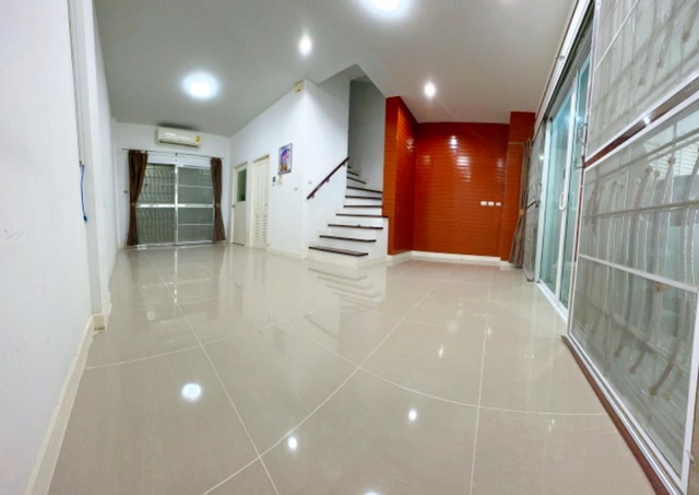 MRTหลักสี่ ทาวน์โฮม 3ชั้น วิภาวดี แจ้งวัฒนะ 3นอน 3น้ำ รร.นานาชาติฮาร์โรว์ กรุงเทพ 3.6 กม. 20ตร.วา. 240ตร.ม.  พหลโยธิน