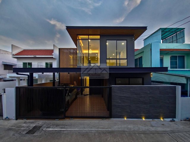 ขายบ้านเดี่ยว Private Luxury Pool Villa 3 ห้องนอน ซอยสุขุมวิท 60/1 ใกล้ BTS บางจาก 700 เมตร พร้อมสระว่ายน้ำส่วนตัว 