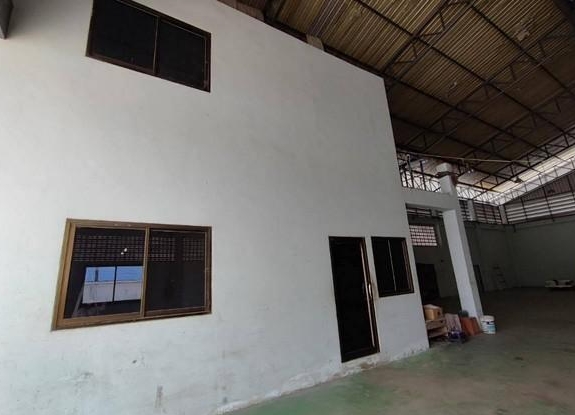 ให้เช่าโรงงาน เนื้อที่ 1.5 ไร่ 500 ตรมริมถนนสุวินทวงศ์ ฉะเชิงเทรา  มีใบรง. 4