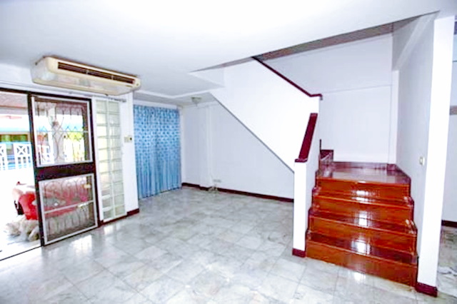 ติดถนน ทาวน์เฮาส์ 3 ชั้น Centralแจ้งวัฒนะ700ม.MRT เลี่ยงเมืองปากเกร็ด400ม. แจ้งวัฒนะ-ปากเกร็ด 11-17 20 ตร.วา.222 ตรม.