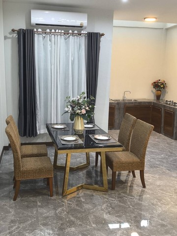 ขายทาวน์โฮม3ชั้นรีโนเวทใหม่ 4นอน ย่านนวลจันทร์รามอินทราเลียบด่วน 40ใกล้MRTรามอินทรา กม.6 