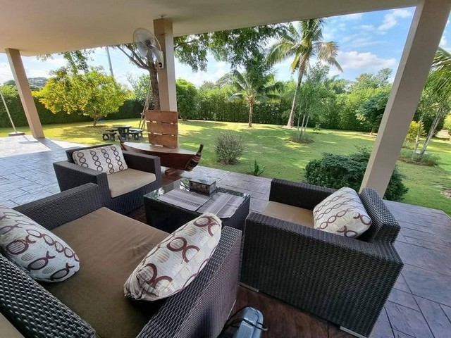 พูลวิลล่าหรู 2 หลัง เนื้อที่กว้าง สันทราย