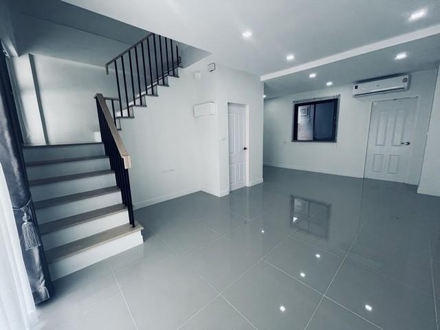 RS112 เช่า ทาวน์โฮม หมู่บ้าน Eternity Town Primrose วัชรพล สุขาภิบาล5