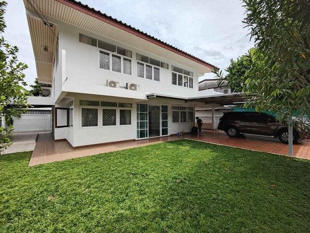 ให้เช่่าบ้านเดี่ยว 2 ชั้น 90 ตรว. 3 ห้องนอน ซอยศรีบูรพา ใกล้นิด้า บรรยากาศดี เงียบสงบ เพื่อนบ้านดี ใกล้สวนนวมินทร์ภิรมย์