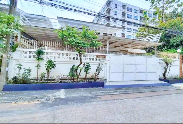 รัชดาภิเษก 16-20 MRTห้วยขวาง1กม. ให้เช่าคฤหาสน์ 2 ชั้น 80 ตร.วา.ประชาราษฎร์บำเพ็ญ20-26 268 ตร.ม. 3-4นอน  สุทธิสาร