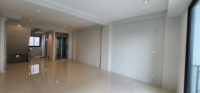 HR2260ให้เช่าโฮมออฟฟิส สไตล์โมเดิร์น 4.5 ชั้น มีลิฟต์ โครงการ เดอะ มาสเตอร์ แอท บีทีเอส อ่อนนุช 2