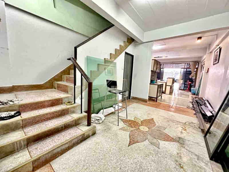 อาคารพาณิชย์ 3.5 ชั้น ซอย จรัญสนิทวงศ์ 35 บางกอกน้อย