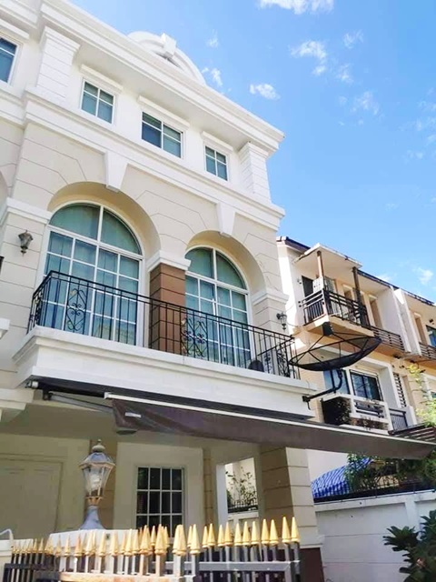 หลังมุม ให้เช่าทาวน์โฮม 3 ชั้น Abacหัวหมาก21 1.2 กม. ม.ราม1 900ม.32ตร.วา  รามคำแหง​24​ MRTกรุงเทพกรีฑา ตกแต่งพร้อมเฟอร์  3นอน 4น้ำ