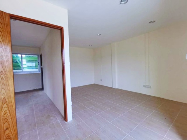 ให้เช่าโกดัง คลังสินค้า วัดไพร่ฟ้า 4.13 กม. ตลาดนัดทองสะอาด 500ม. ลาดหลุมแก้ว 740 ตร.ม. 200ตร.วา.รพ.ปากเกร็ด 2 4.9 กม. ริมถนนใหญ่ กาญจนา