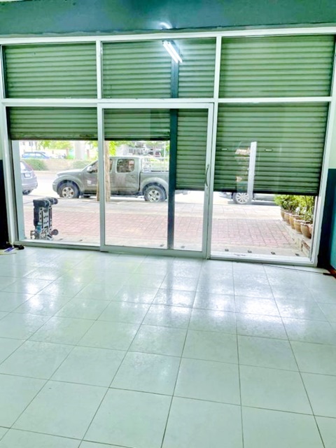 BTSวงเวียนใหญ่ 540ม.ให้เช่าอาคารพาณิชย์ 3.5 ชั้น BTSโพธินิมิตร400ม.ติดถนนใหญ่ 230ตร.ม. 18ตร.วา. 3นอน 2จอดรถ ทำเลดีมาก