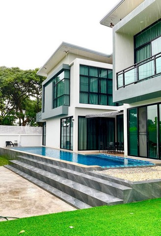 ให้เช่าพูลวิลล่า สไตล์โมเดิร์น เฟอร์ครบ สันพระเนตร สันทราย