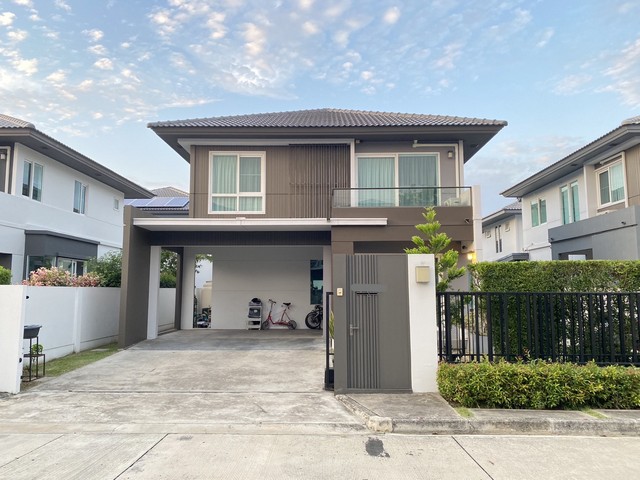 ขายบ้านเดี่ยวมัณฑนา ศรีครินทร์-ร่มเกล้า (แลนด์แอนด์เฮ้าส์)พื้นที่ใช้สอย 136 ตร.ม.  ที่ดิน 50 ตร.ว.