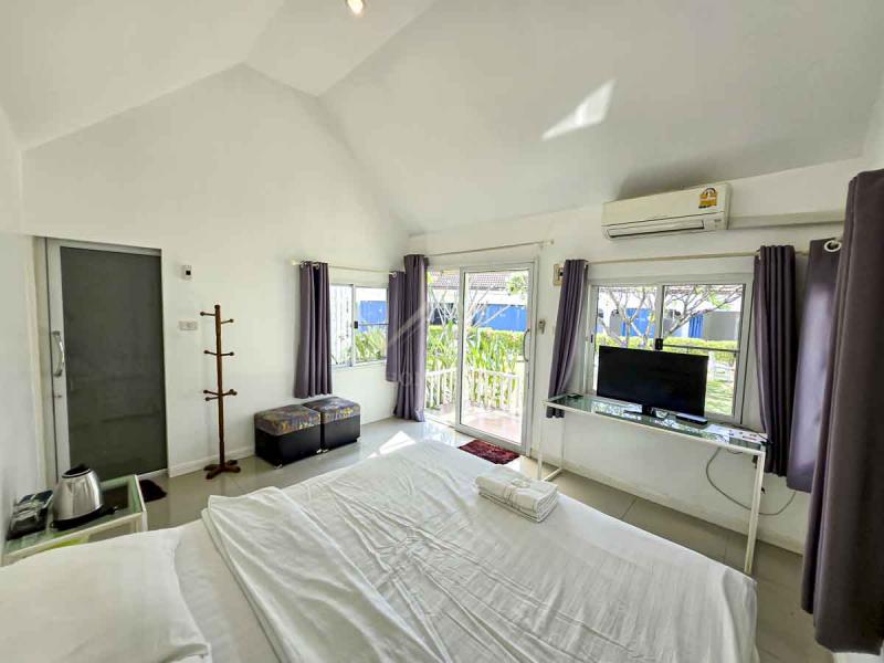 โรงแรม 2-1-54 ไร่ ติดถนนเพชรเกษม ใกล้เขาย้อย เพชรบุรี