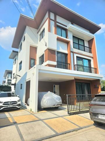 ขายบ้านเดี่ยว 3 ชั้น หมู่บ้านโกลเด้นเพรสทีจ วัชรพล-สุขาภิบาล 5 เหมาะพักอาศัย หรือทำออฟฟิศ ใกล้ทางด่วน