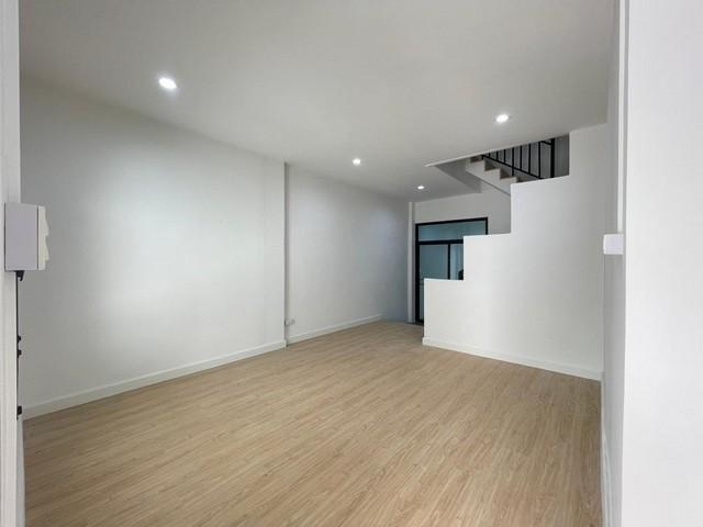 ขายทาวน์โฮม 3 ชั้น 21 ตรว. หมู่บ้านลัลลี่วิลล์ ลำลูกกา-คลอง 1 ซอยบุญคุ้ม ใกล้ทางด่วน ( รีโนเวทใหม่ )