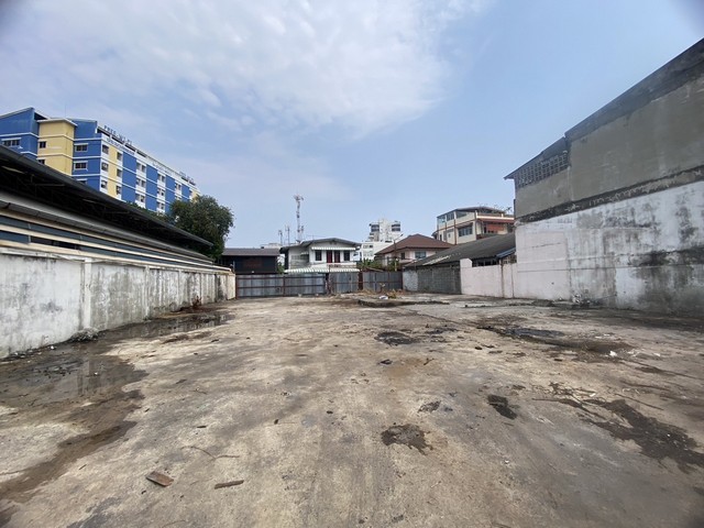 ปล่อยเช่าที่ดินลาดพร้าว 46 แยก 22 เข้าออกได้ 2 ทาง พื้นที่ 137 ตารางวา  15,000/เดือน