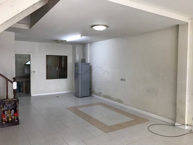 ขายทาวเฮ้าส์ 3 ชั้น 3 ห้องนอน โครงการบ้านกลางเมือง ซอยพระรามเก้า 43 ใกล้ The Nine พระราม9