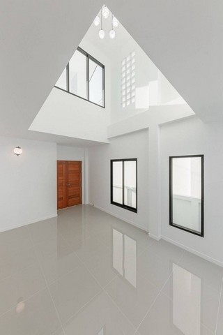 บ้านสร้างใหม่ 2 ชั้น สไตล์โมเดิร์น เชิงดอย ดอยสะเก็ด