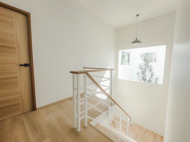 บ้านสร้างใหม่ 2 ชั้น สไตล์มิสเซ็นจูรี่ สันผักหวาน หางดง