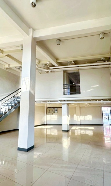 รร.นานาชาติเซนต์แอนดรูว์ สามัคคี 1.5 กม. ISB 1.4กม. MRTสามัคคี ให้เช่าอาคาร 4ชั้น หัวมุม 50ตร.วา. 455ตร.ม. ทำเล ติดถนนใหญ่